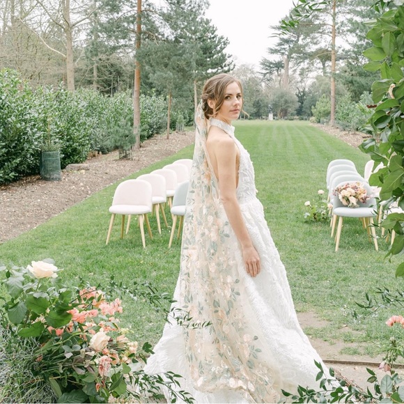 Embroidered Veil - Pink Rose on White Tulle - 118inches - Picture 11 of 12